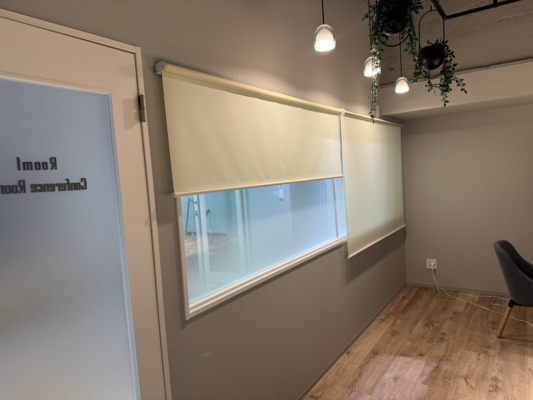 【赤坂溜池の会議室】レンタルルームペチャクチャRoom1ー会議室-3