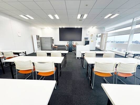 大阪会議室　mediST イベントルーム-1