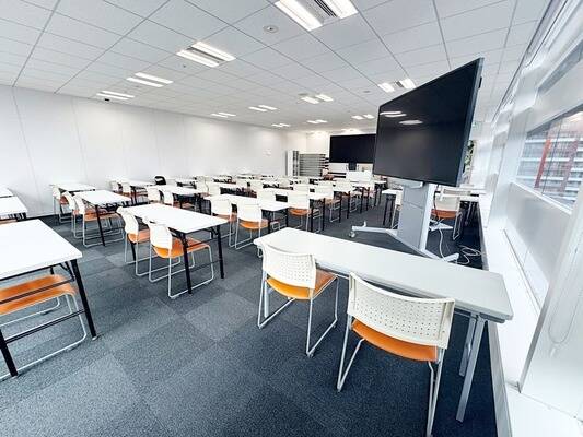 大阪会議室　mediST イベントルーム-2