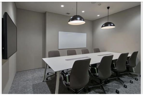 最大8名様利用可能　モニター、ホワイトボード付 会議室C-1