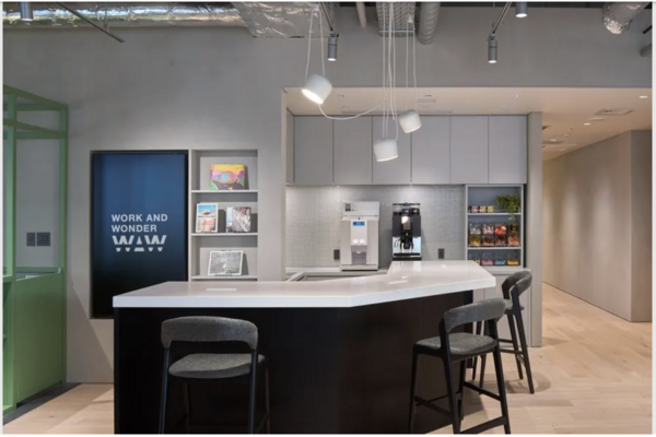 最大8名様利用可能　モニター、ホワイトボード付 会議室B-3