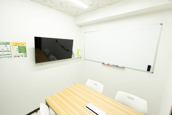 4名用会議室【海】-1