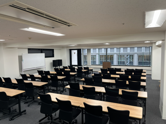 新橋駅から徒歩1分・内幸町1分のレンタルホール/着席人数56名-3