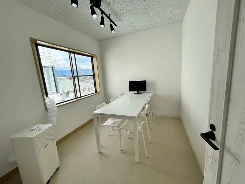 【レンタルスペース】【スペイシー】貸会議室 竜王駅 6名の画像
