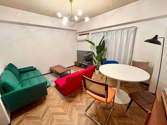 博多駅近のレトロ風スペース　-1