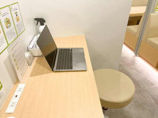 FEEEP恵比寿西口店｜ハイカウンター席-3