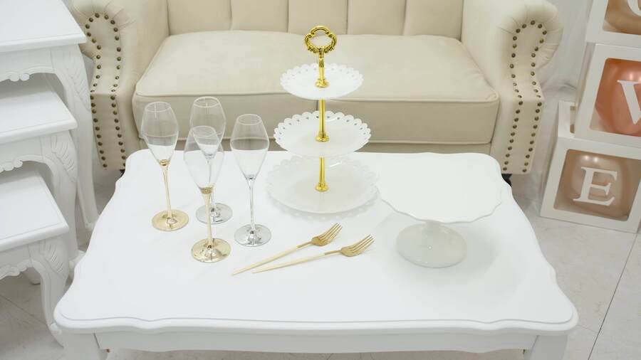 フォトスタジオ移転に伴いスタジオで使用していたローテーブルを販売いたします。 フォトグラファー常駐セルフテーブルフォトスタジオ | イロドリフォト