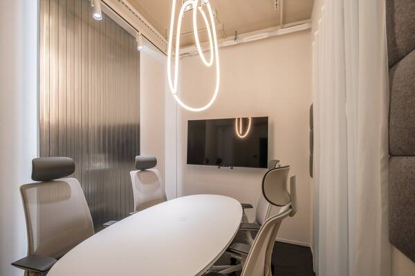 【BRIDGEX workplace】4名ミーティングルームC-1