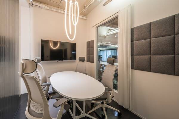 【BRIDGEX workplace】4名ミーティングルームC-2