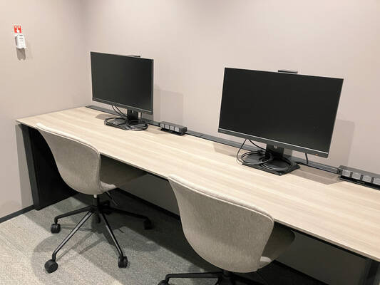 H1T新大阪 会議室 03(2名)-1