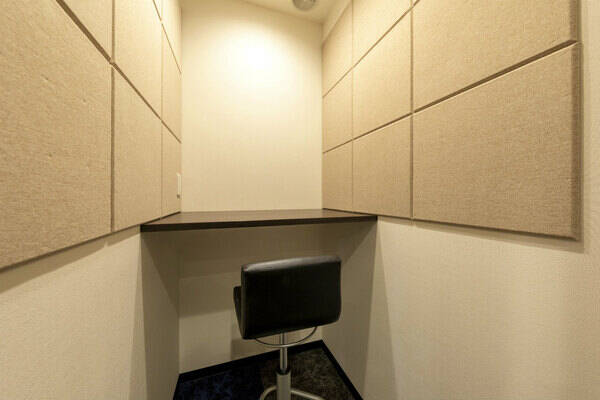 BIZcomfort静岡 1名用完全個室WEB会議ルームB-1