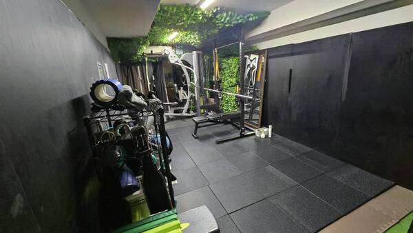 大阪心斎橋レンタルジムHighs A-1