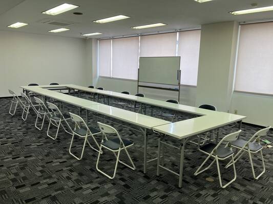 アルファオフィスビル3階 305会議室-1