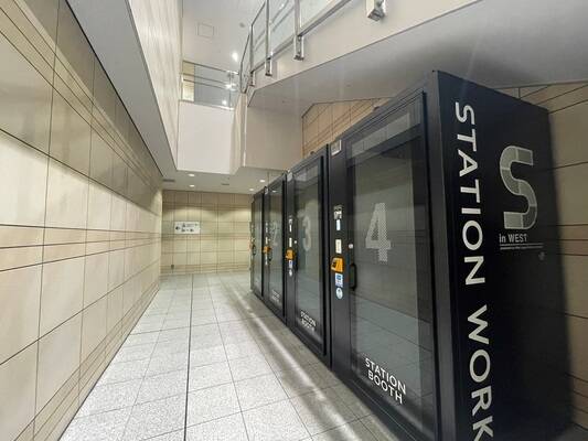 大阪駅連絡橋口(大阪ノースゲートビルディング3Fエントランス)-2