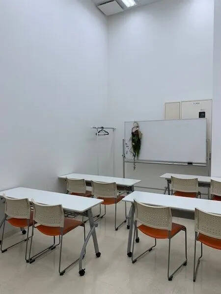 【レンタルスペース】【スペイシー】貸会議室 武蔵藤沢駅 15名の画像