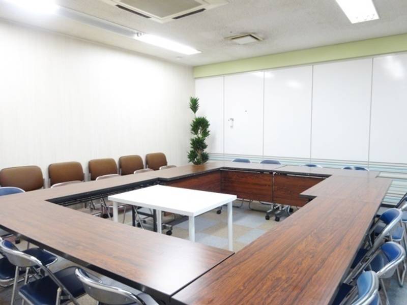 【レンタルスペース】【スペイシー】貸会議室 駅前大通駅 17名の画像